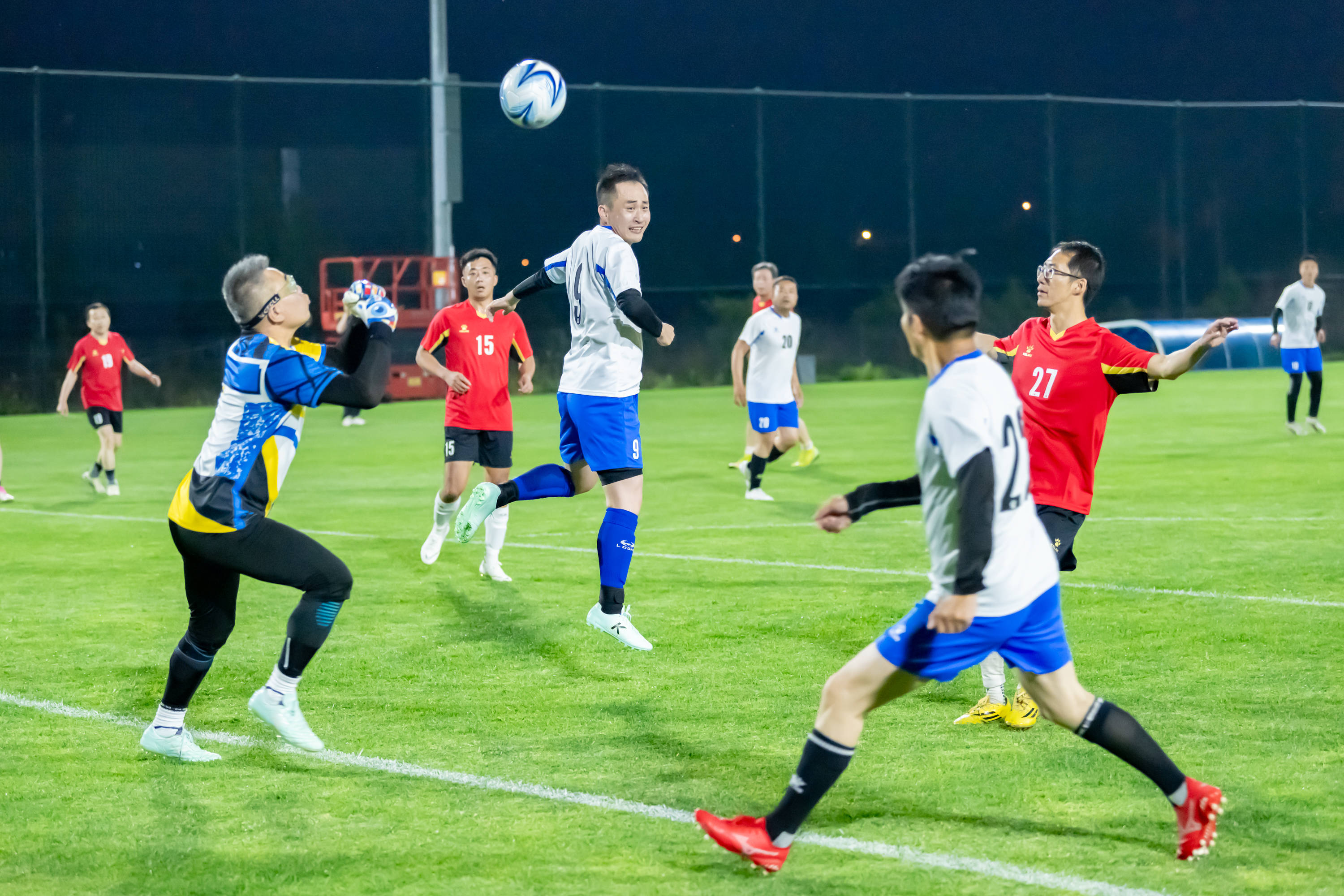 关系成为近 关系成为近